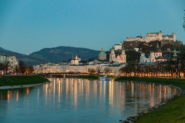 Advent Salzburg and Austrian lakes 2 days by bus